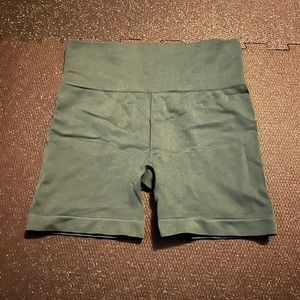 Size Medium Seamless Hustle Shorts by ZYIA